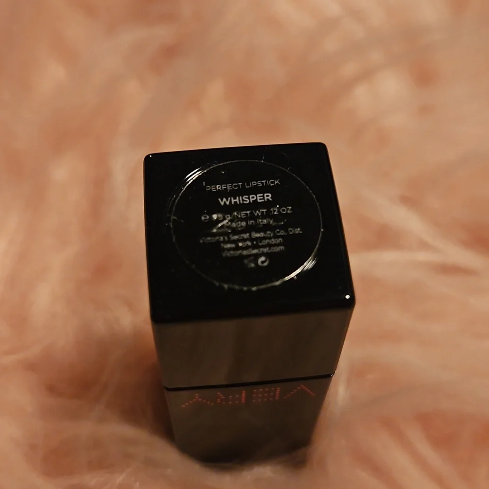 🆕️Victoria's Secret Very Sexy Lipstick In WHISPER